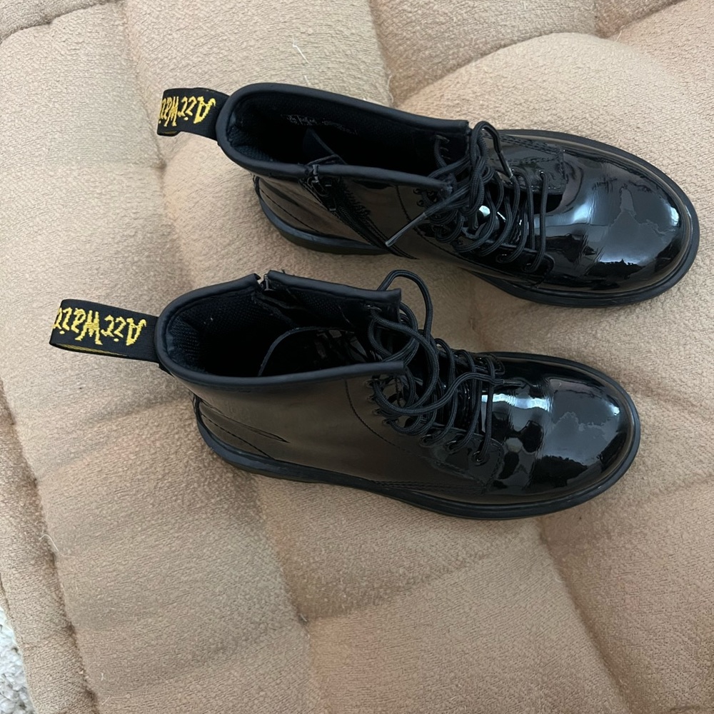 DR.MARTEN BOOTS